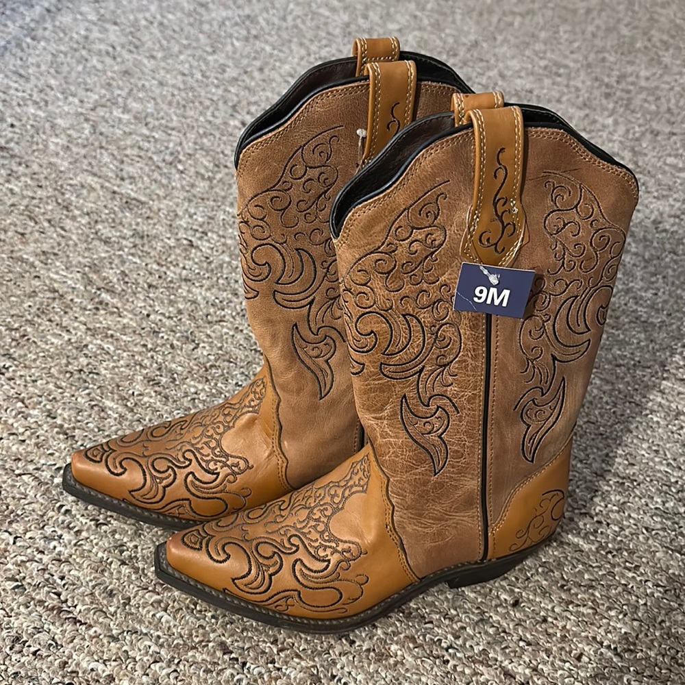 Rockin county collection cowgirl boots ,brown